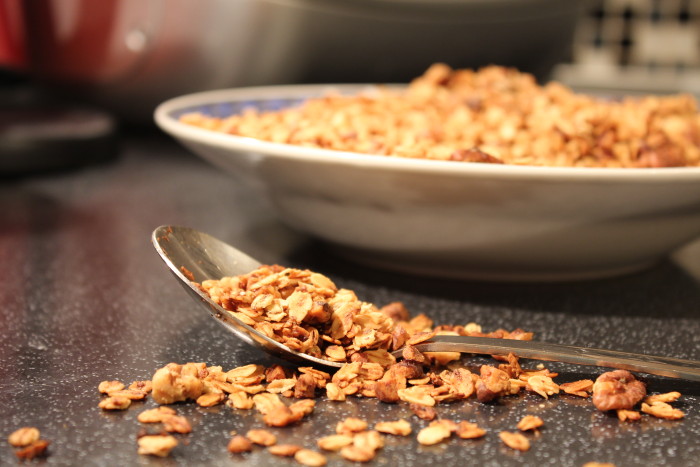 Granola s vlašskými ořechy