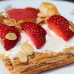 Koláč z listového těsta s mascarpone a ovocem